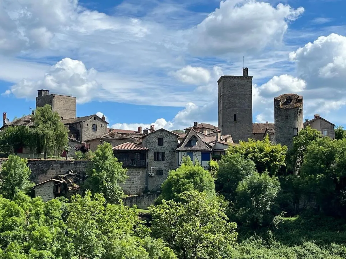 Deconnected Village House Cardaillac フランス
